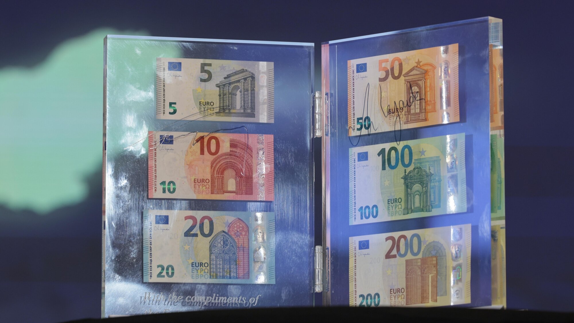 Евробанкнотите пристигнаха: България влиза в еврозоната от 2026 г.